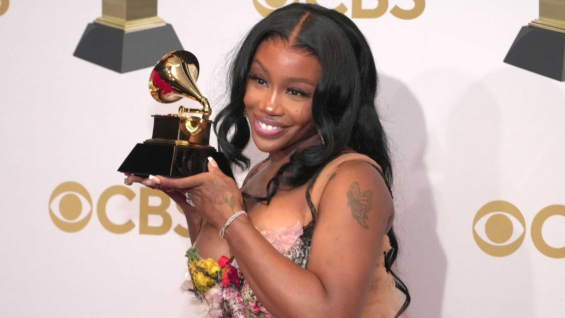 Грэмми 2024 выступления. SZA Grammy. Грэмми 2022. Певица SZA на Грэмми. Грэмми мама 2022.